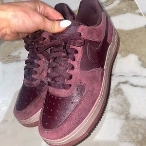Nike Air Force 1 low burgundy crush - like new